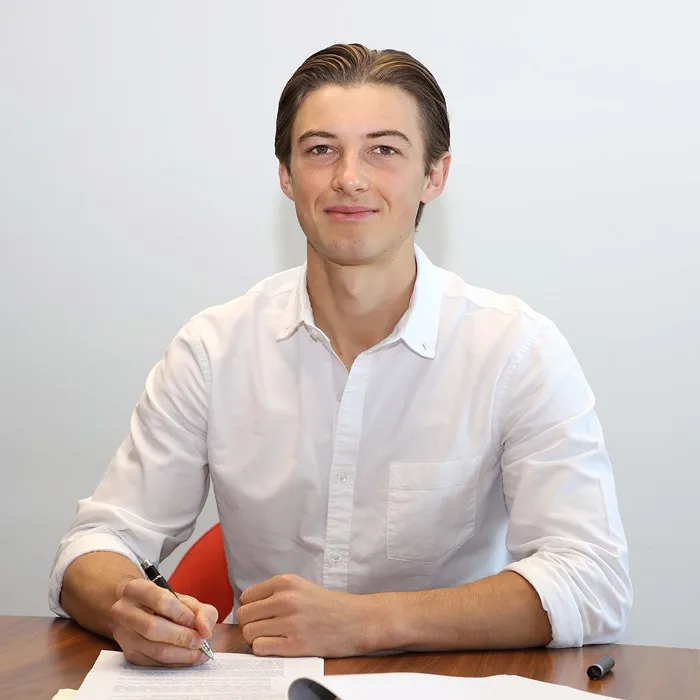 Лукас Петков
